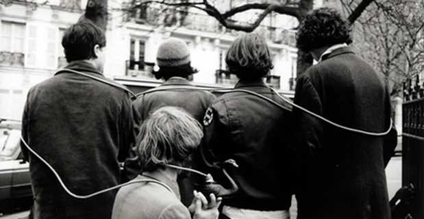 Fluttuazioni pop tra nuvole cubiste