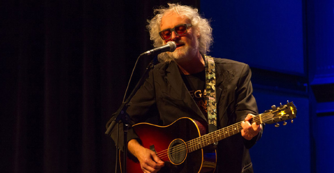 Nei sotterranei dorati dell’alt-pop