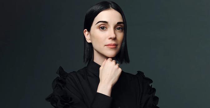 L’io e Annie: dietro le maschere di un’aliena pop