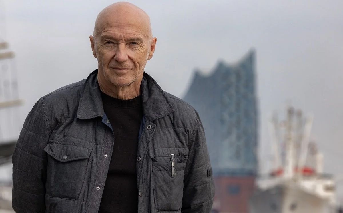 Midge Ure annuncia un nuovo album dopo 12 anni: ecco il doppio “A Man Of Two Worlds”